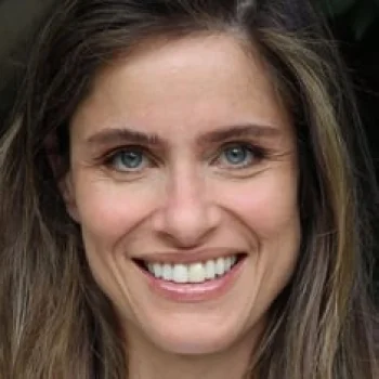 Amanda Peet