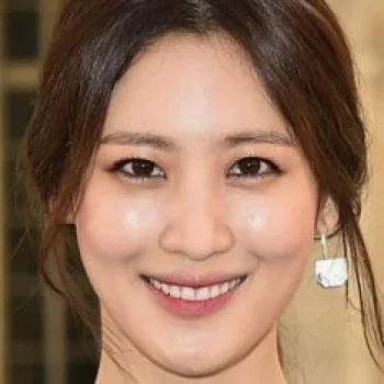 Claudia Kim