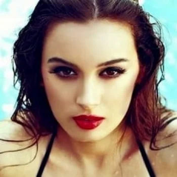 Evelyn Sharma