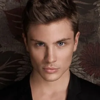 Jannik Schümann