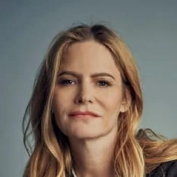 Jennifer Jason Leigh