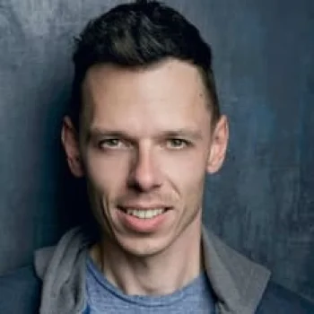 Lee Comley