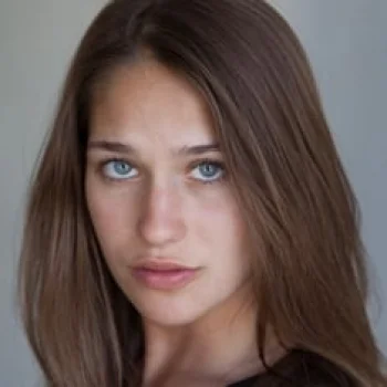 Lola Kirke