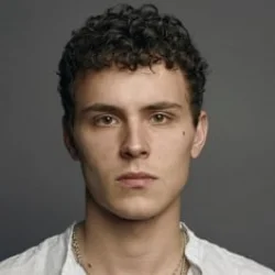 Arón Piper