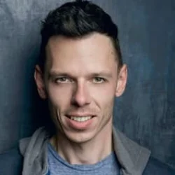 Lee Comley
