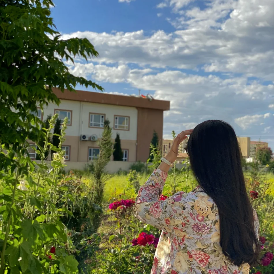 ئارا ئەدهەم